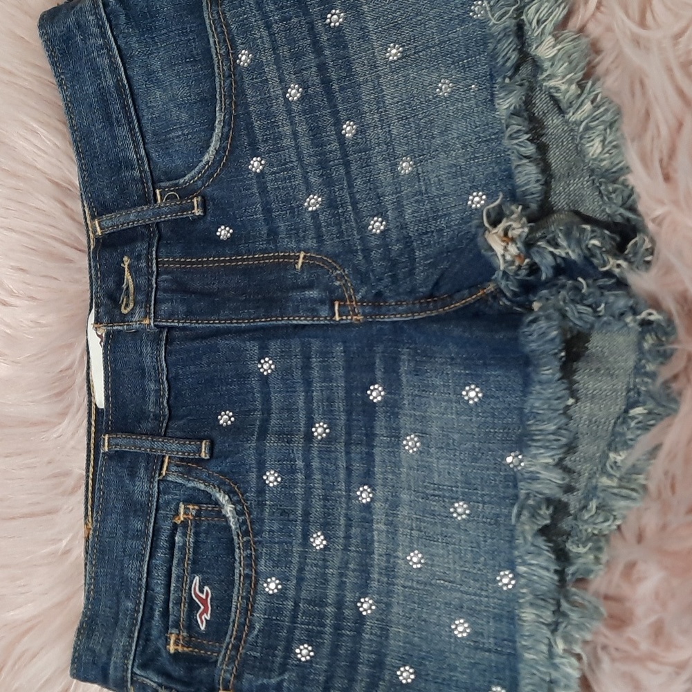 Hollister jesn shorts size 3/26 with gem embellishments